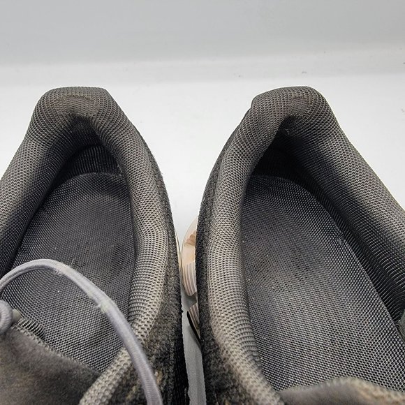 On Cloud Swiss Engineering Womens Size 7 Running Shoes Black White - Picture 11 of 12